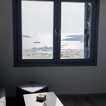 Aurora Syros *
